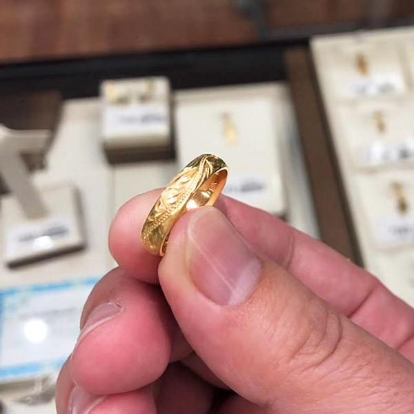14K Yellow Gold Hawaiian King Scroll Ring 4mm